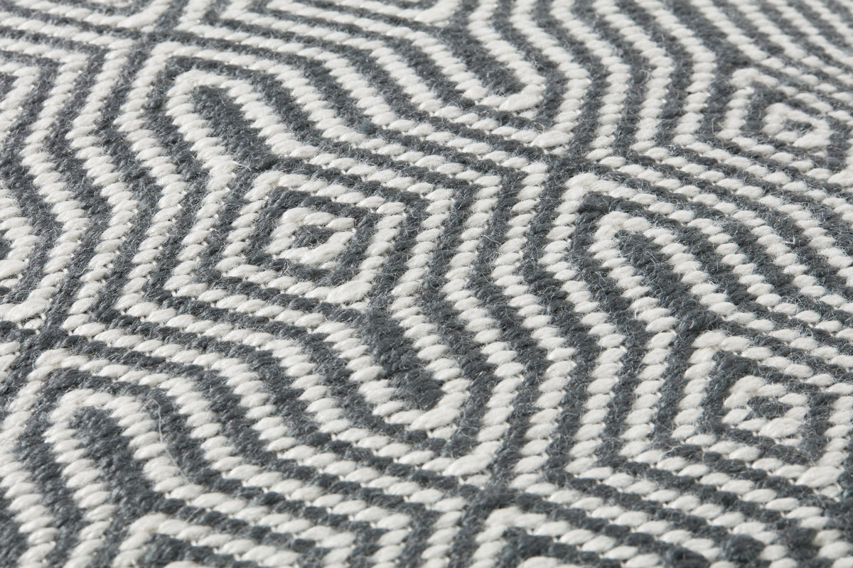 Loloi P0339 22" x 22" Pillow