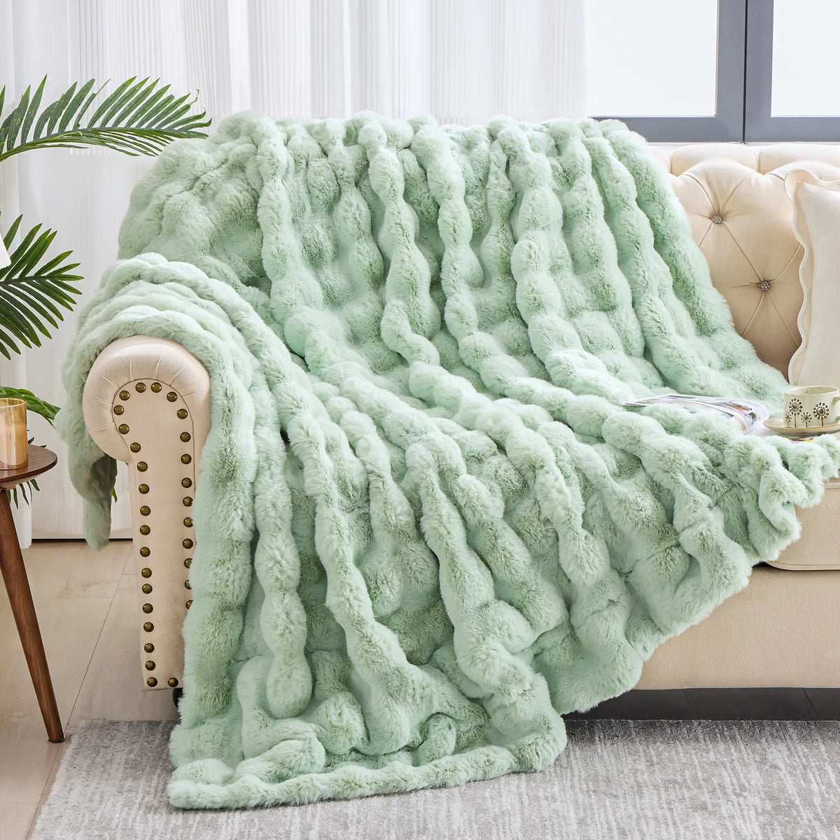 Luxurious Fluffy Faux Fur Throw Blanket - Cozy Plush Rabbit Fur for Ultimate Comfort on Couch, Sofa, or Bed - Perfect Gift for Anyone!