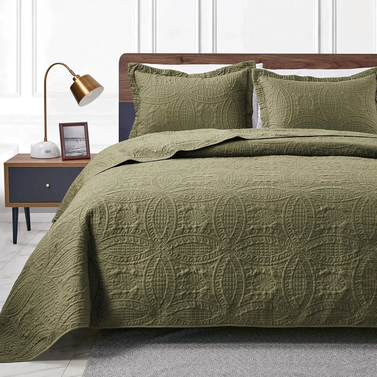 3-Piece Microfiber Bedding Set - Queen Size Light Green Ultrasonic Quilted Bedspread Coverlet, Soft Bedspreads with Coin Patchwork, Modern Lightweight Bed Set (1 Quilt, 2 Pillow Shams), Soft Quilts Bedspreads