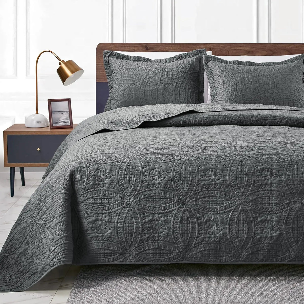 3-Piece Microfiber Bedding Set - Queen Size Light Green Ultrasonic Quilted Bedspread Coverlet, Soft Bedspreads with Coin Patchwork, Modern Lightweight Bed Set (1 Quilt, 2 Pillow Shams), Soft Quilts Bedspreads