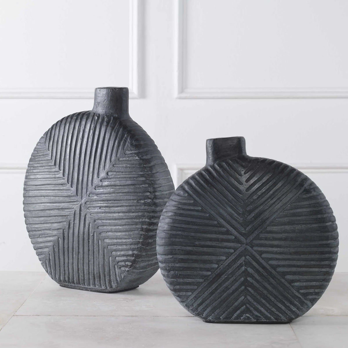 Aged Black Vases Set/2