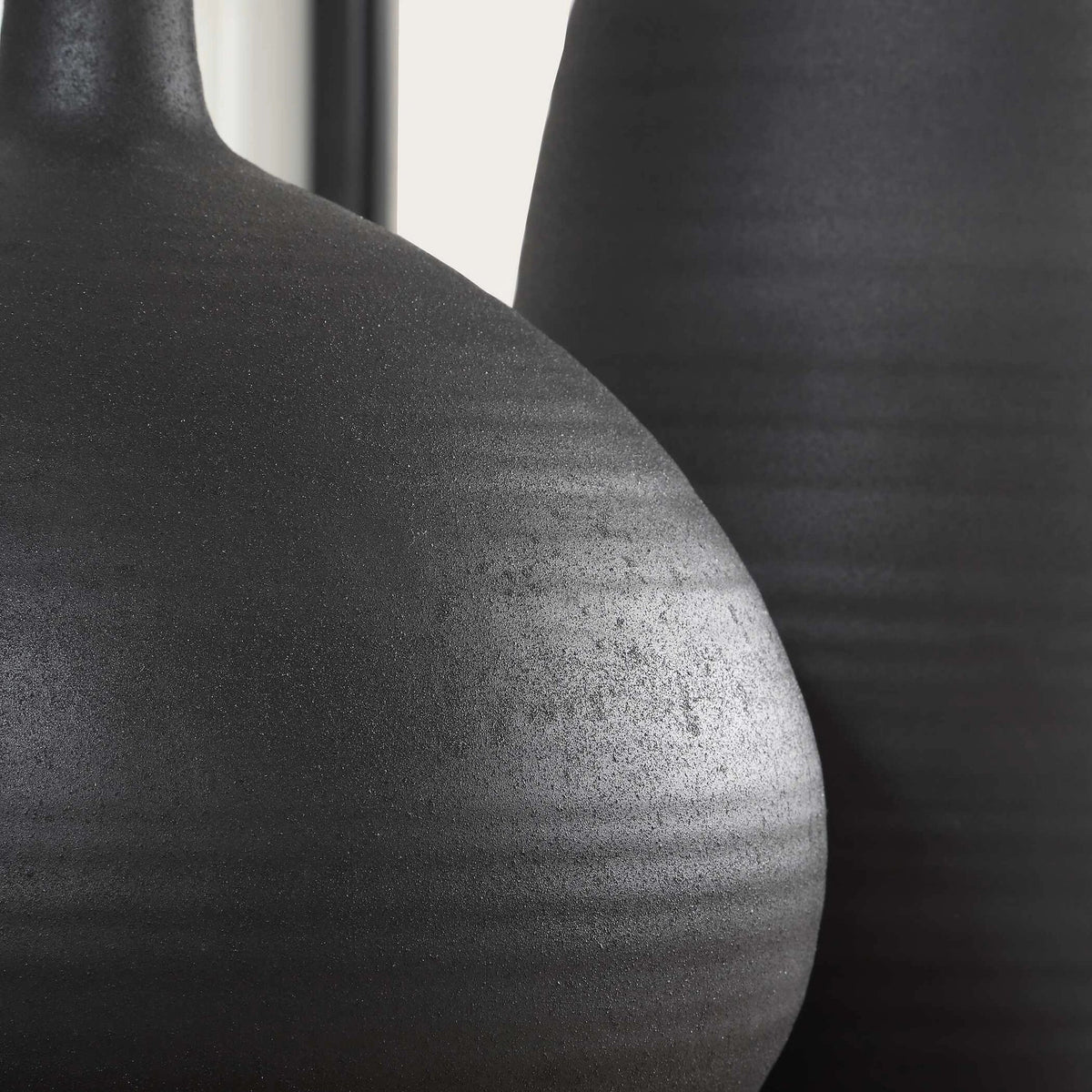 Black Vases Set/2