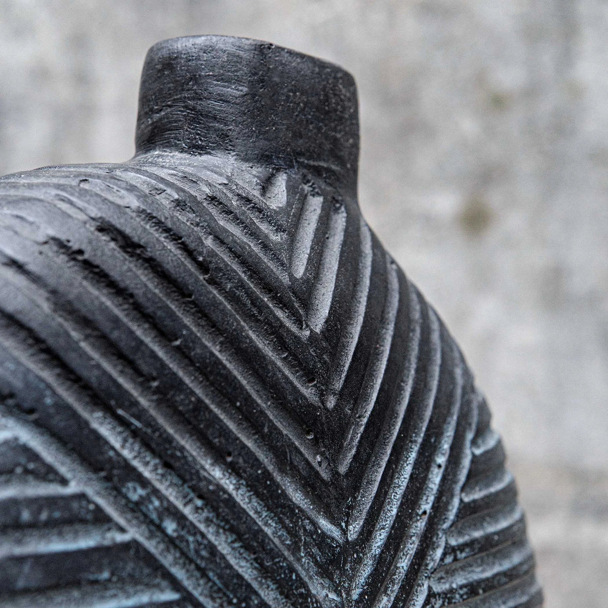 Aged Black Vases Set/2