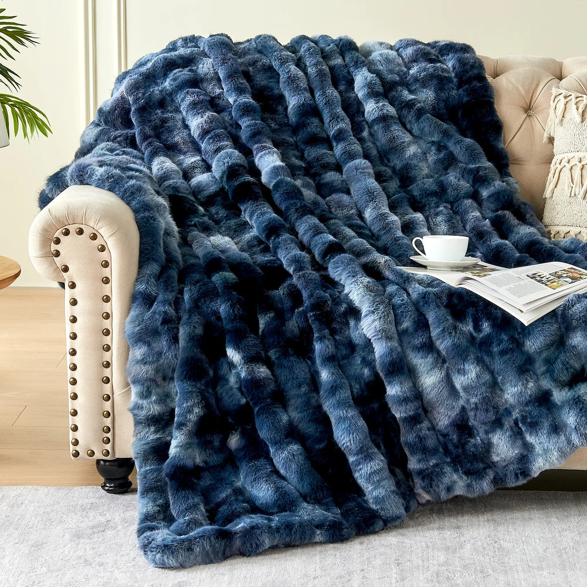 Luxurious Fluffy Faux Fur Throw Blanket - Cozy Plush Rabbit Fur for Ultimate Comfort on Couch, Sofa, or Bed - Perfect Gift for Anyone!