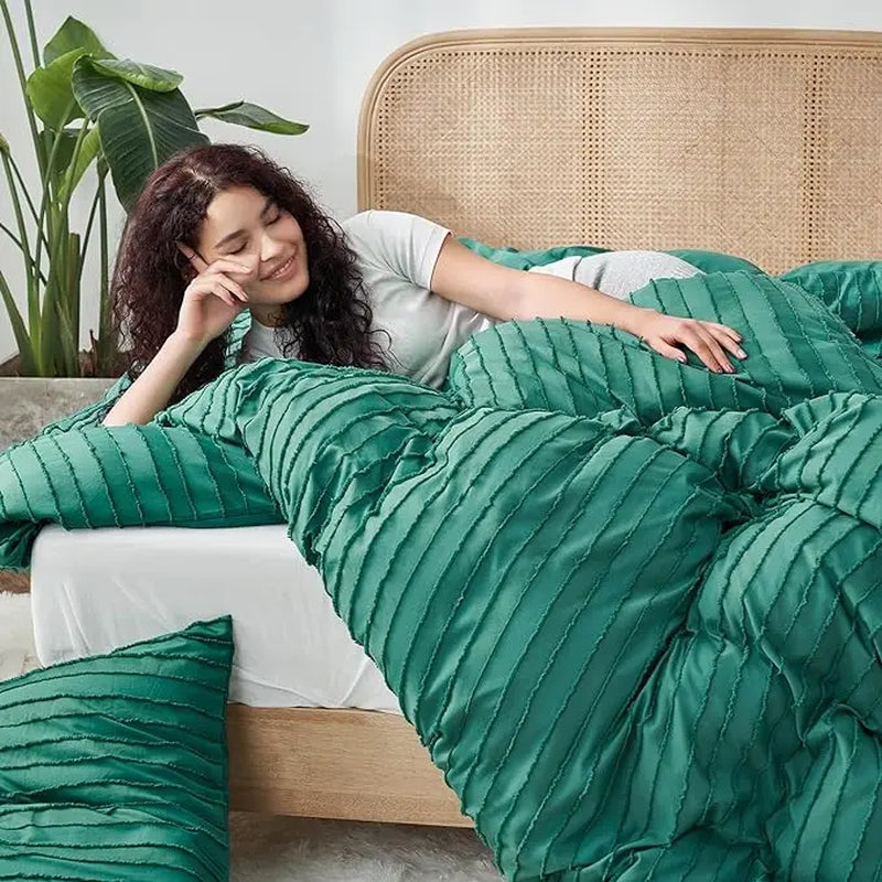 Duvet Cover Queen Size Set - Ultra Soft Washed Microfiber Cover Set, Includes 1 Duvet Cover & 2 Pillow Shams, Green & White