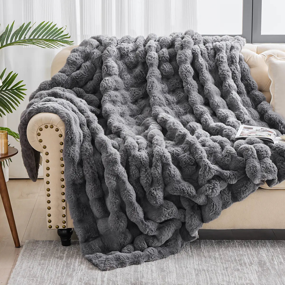 Luxurious Fluffy Faux Fur Throw Blanket - Cozy Plush Rabbit Fur for Ultimate Comfort on Couch, Sofa, or Bed - Perfect Gift for Anyone!