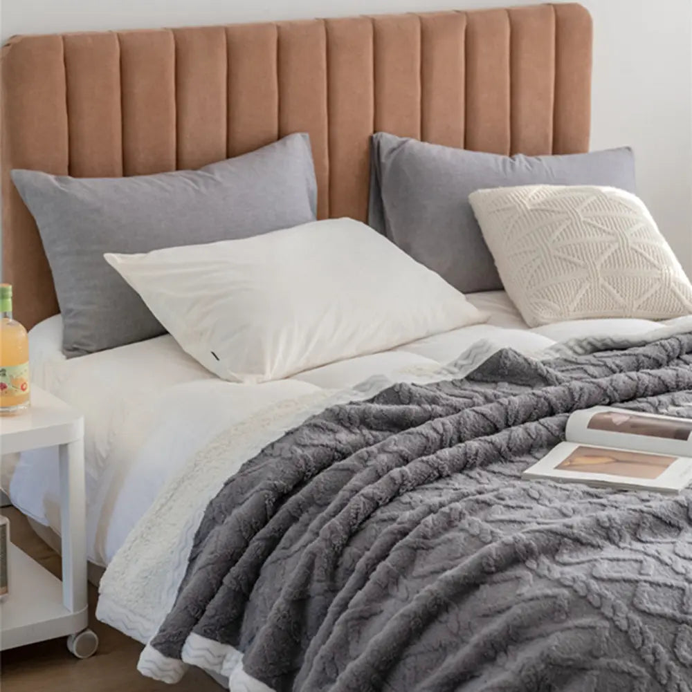 Carlmaya Fluffy Sherpa Blanket, Ultra Soft Fuzzy Throw Blanket for Couch and Bed, Warm Thick Fleece Blanket