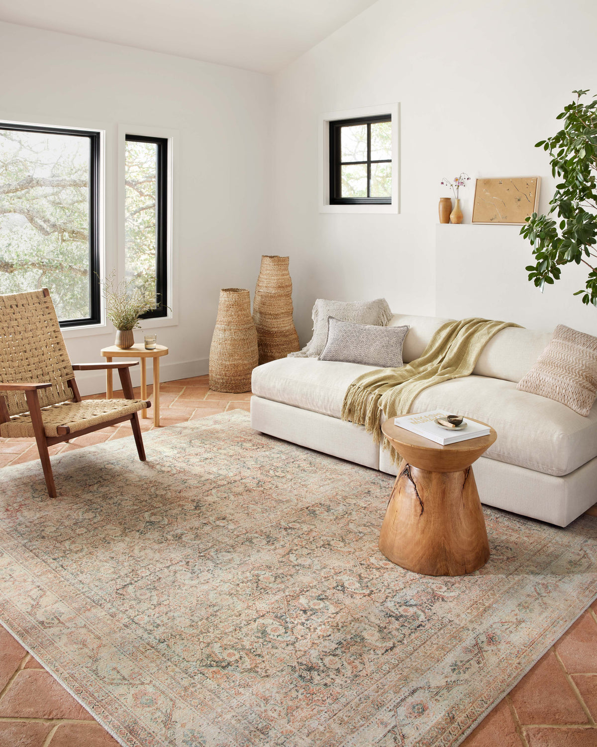 Loloi adrian accent rug