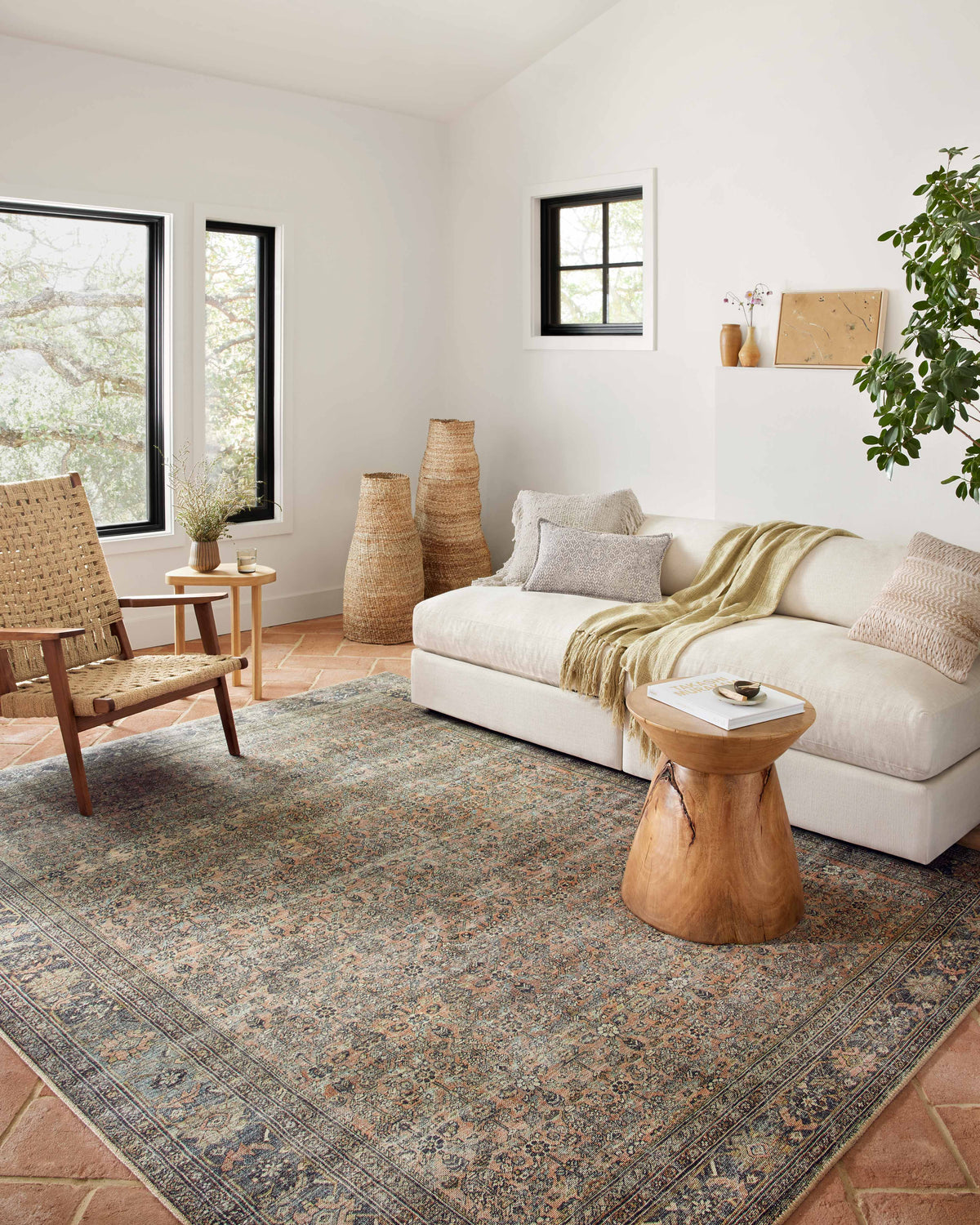 Loloi adrian accent rug