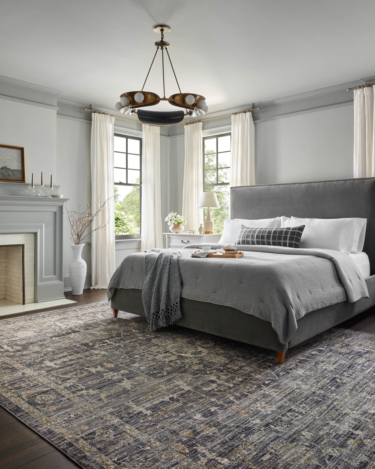 Jean Stoffer x Loloi Katherine 18" x 18" Sample Rug