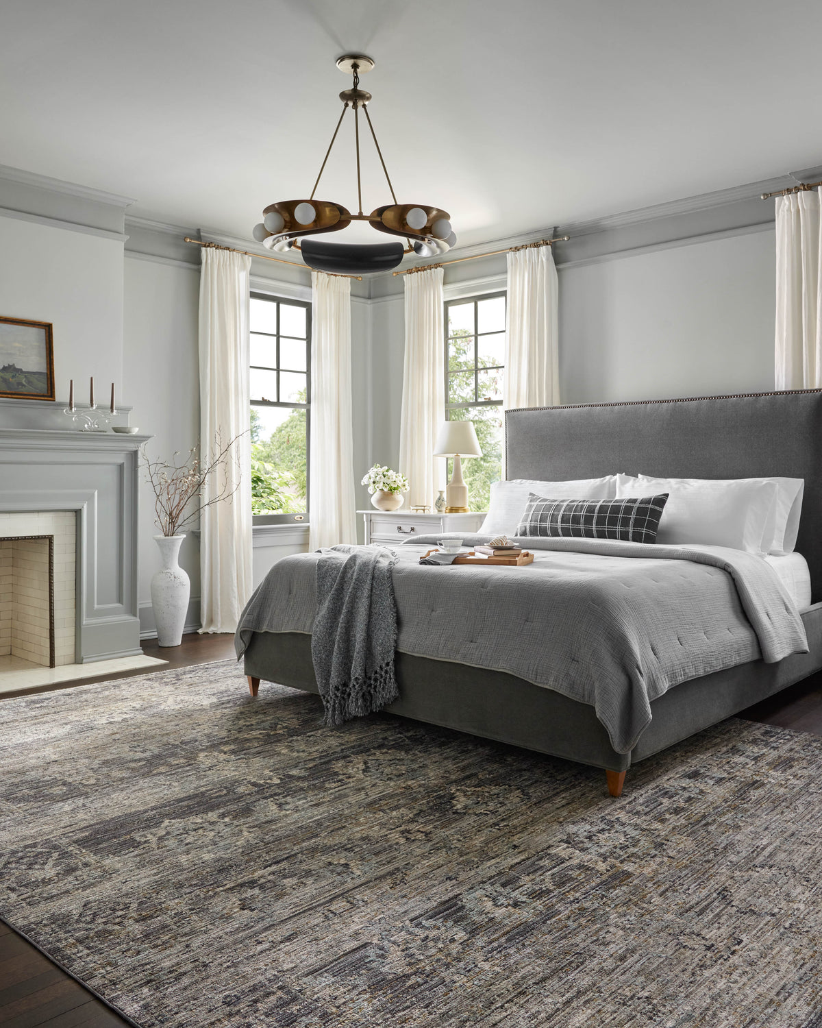 Jean Stoffer x Loloi Katherine 18" x 18" Sample Rug