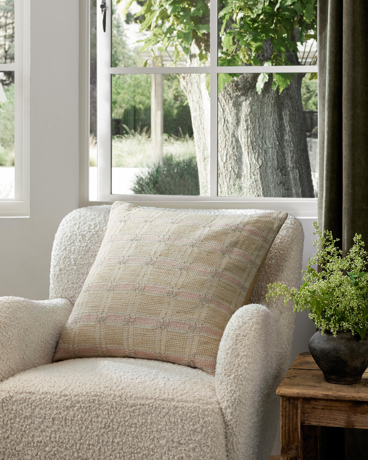 Amber Lewis X Loloi Pal0005 Ivory / Beige 22" X 22" Pillow