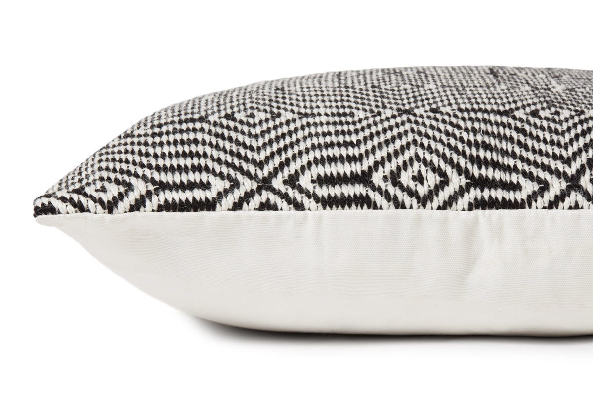 Loloi P0339 22" x 22" Pillow