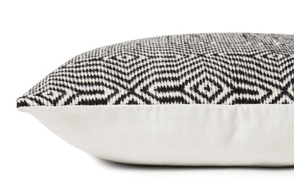 Loloi P0339 22" x 22" Pillow