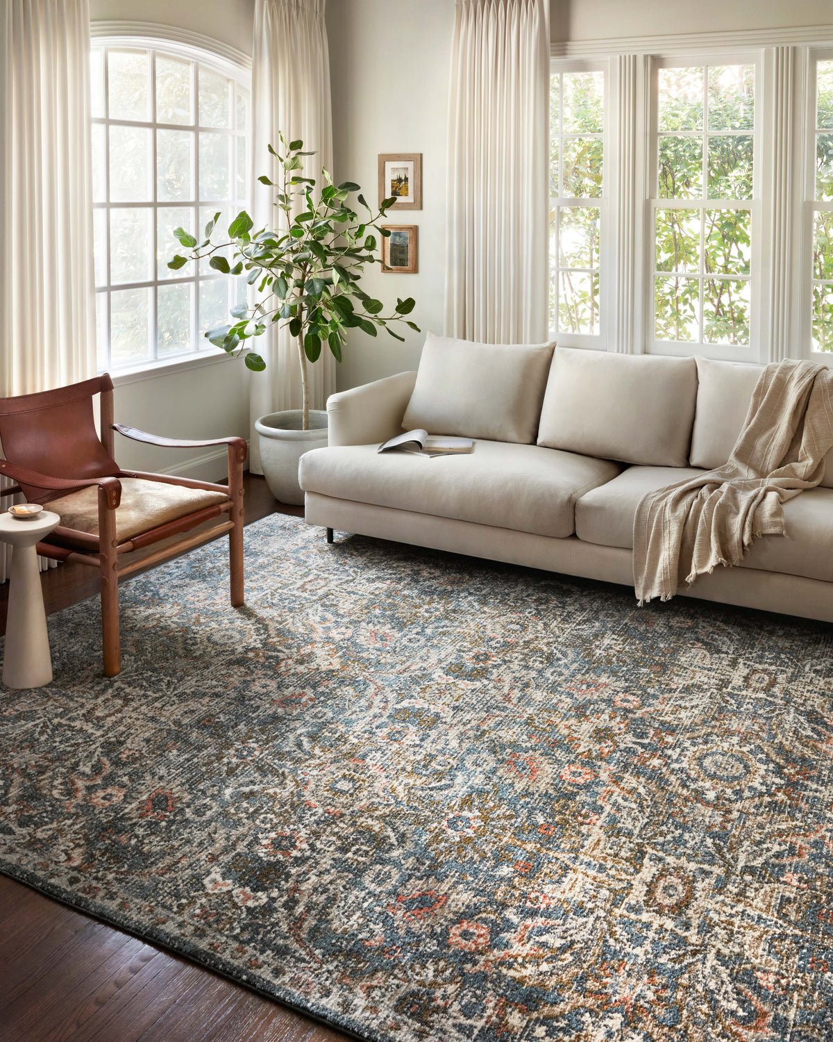 Loloi 5'-3" x 5'-3" Round Area Rug