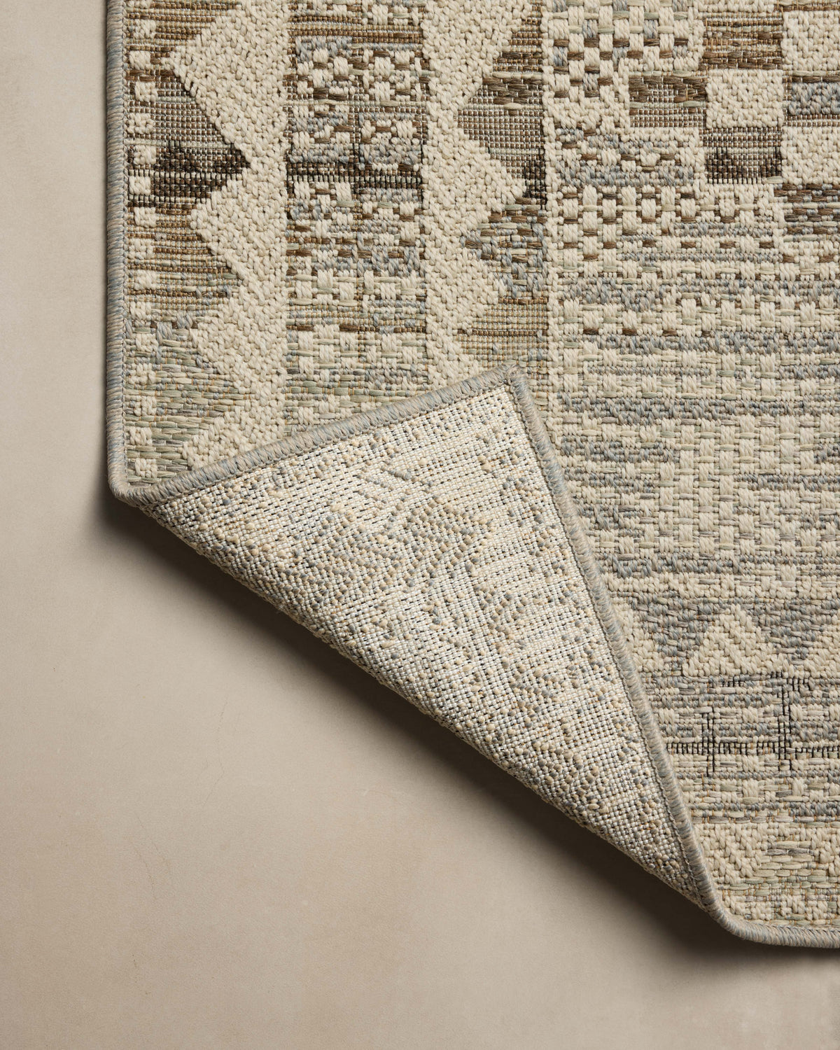 Loloi 2'-3" x 7'-7" Indoor/Outdoor Runner Rug