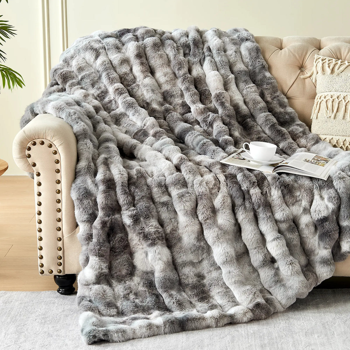 Luxurious Fluffy Faux Fur Throw Blanket - Cozy Plush Rabbit Fur for Ultimate Comfort on Couch, Sofa, or Bed - Perfect Gift for Anyone!