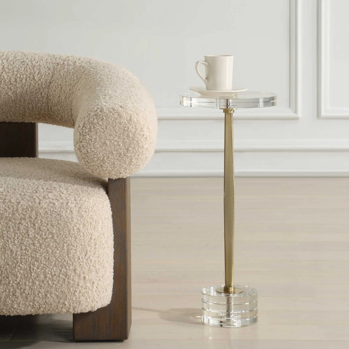 Ribbed Crystal Drink Table