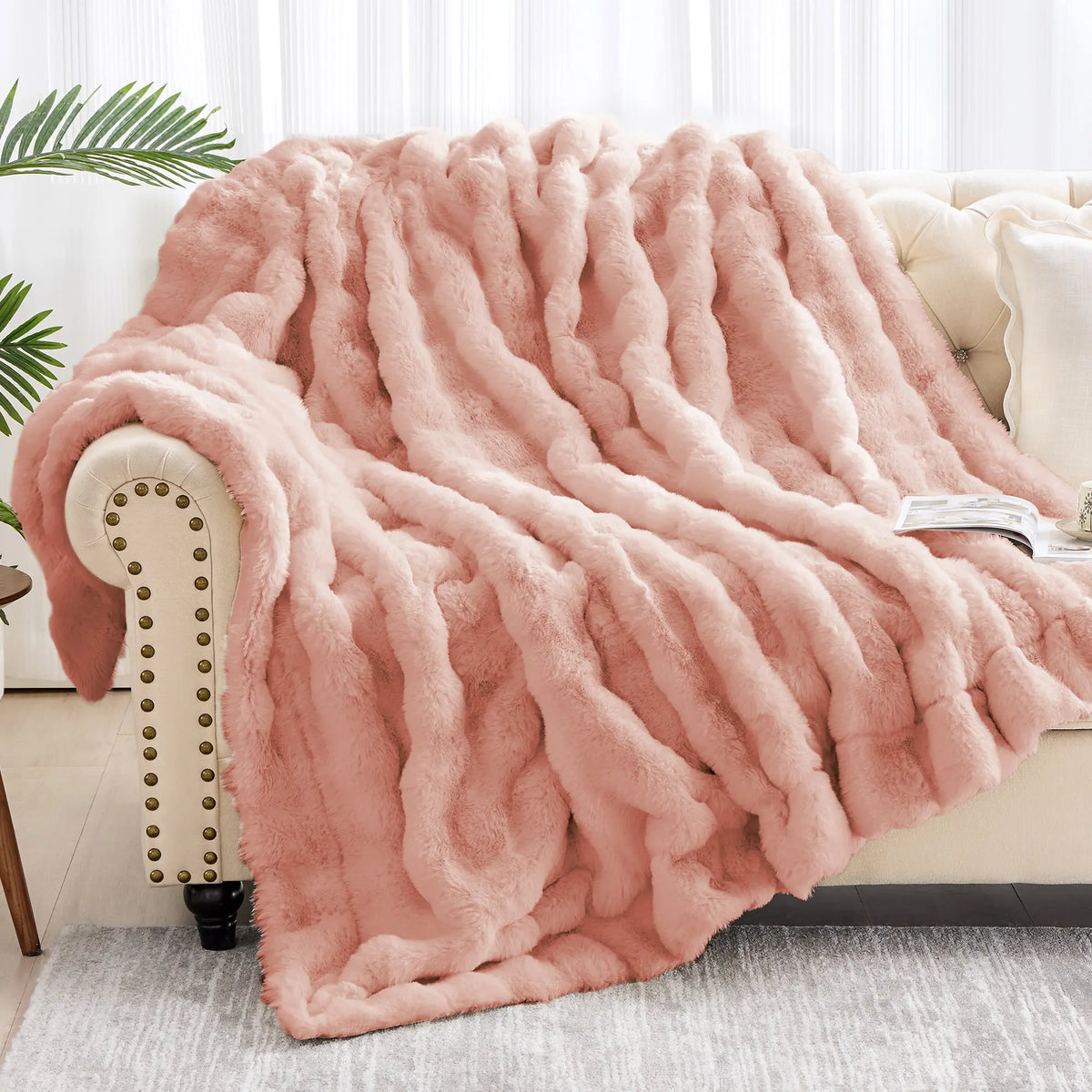 Luxurious Fluffy Faux Fur Throw Blanket - Cozy Plush Rabbit Fur for Ultimate Comfort on Couch, Sofa, or Bed - Perfect Gift for Anyone!