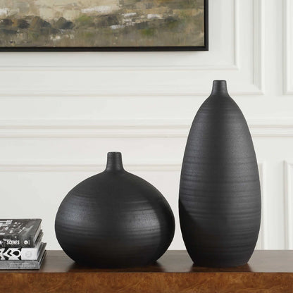 Black Vases Set/2
