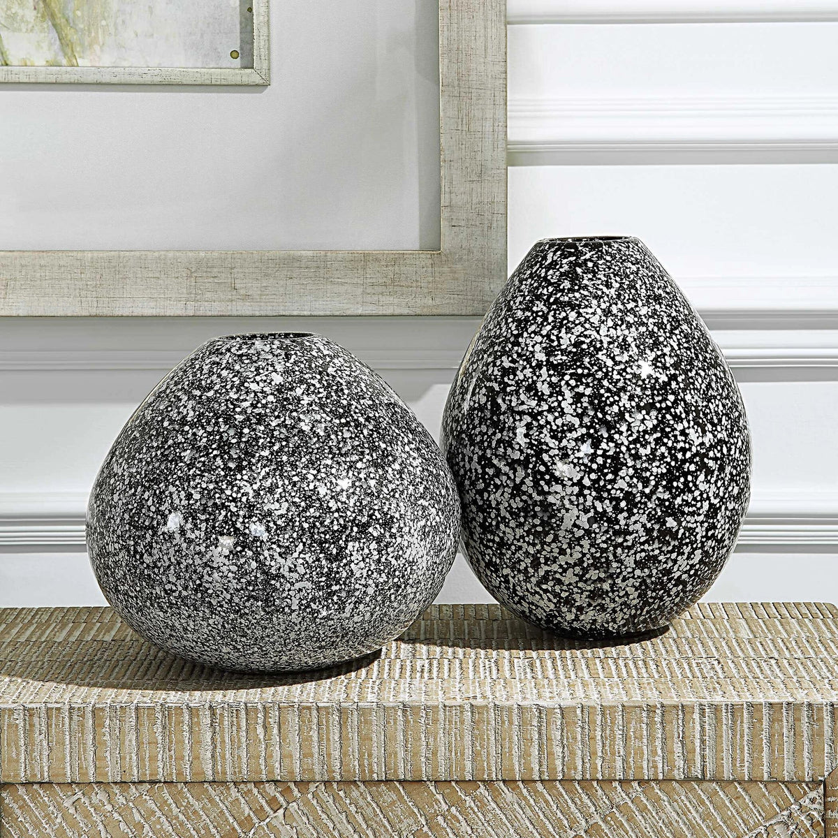 Black & White Vases Set/2