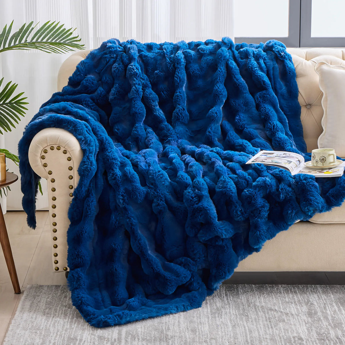 Luxurious Fluffy Faux Fur Throw Blanket - Cozy Plush Rabbit Fur for Ultimate Comfort on Couch, Sofa, or Bed - Perfect Gift for Anyone!